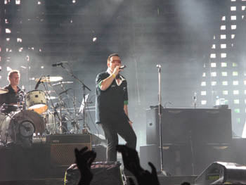 Bono Dons O’Driscolls Shirt in New Zealand
