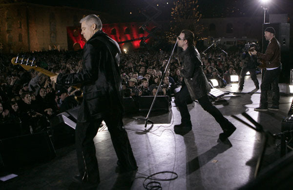 U2 Playing at Brooklyn Bridge