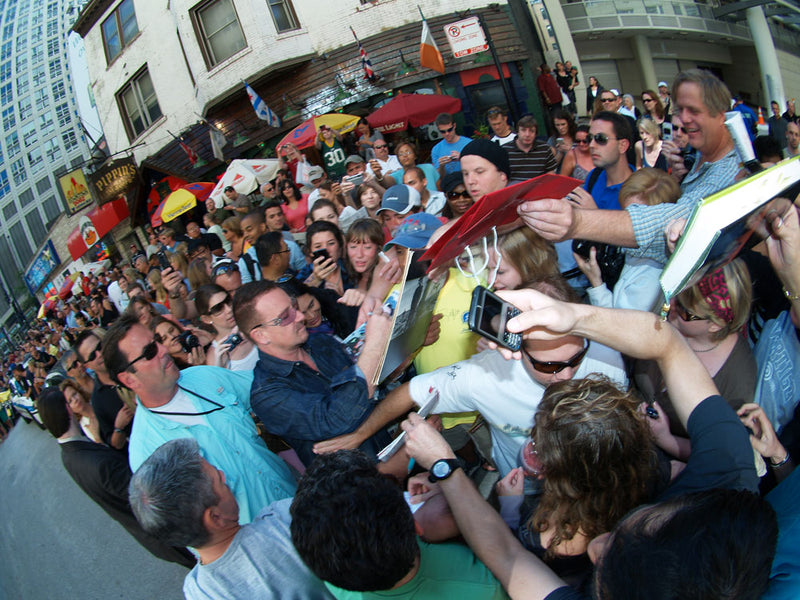 Signing Autographs in Chicago