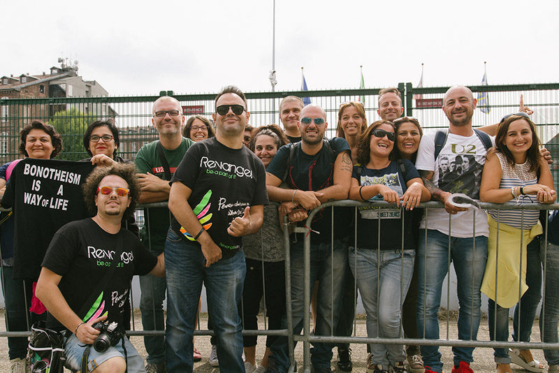 fans waiting before the first Europe U2ie show