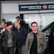 U2 arrive in Moscow